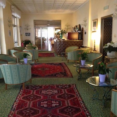 Hotel Diana Градо Экстерьер фото