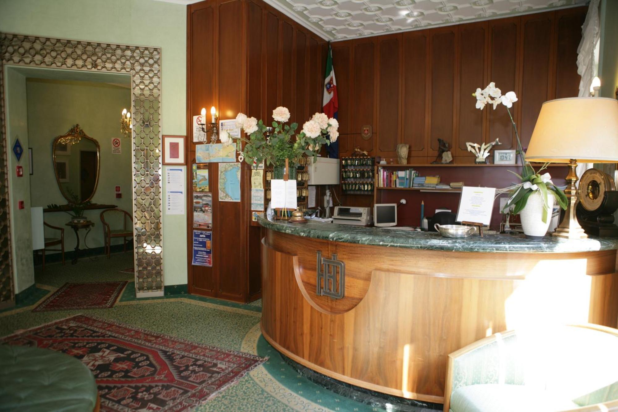 Hotel Diana Градо Экстерьер фото