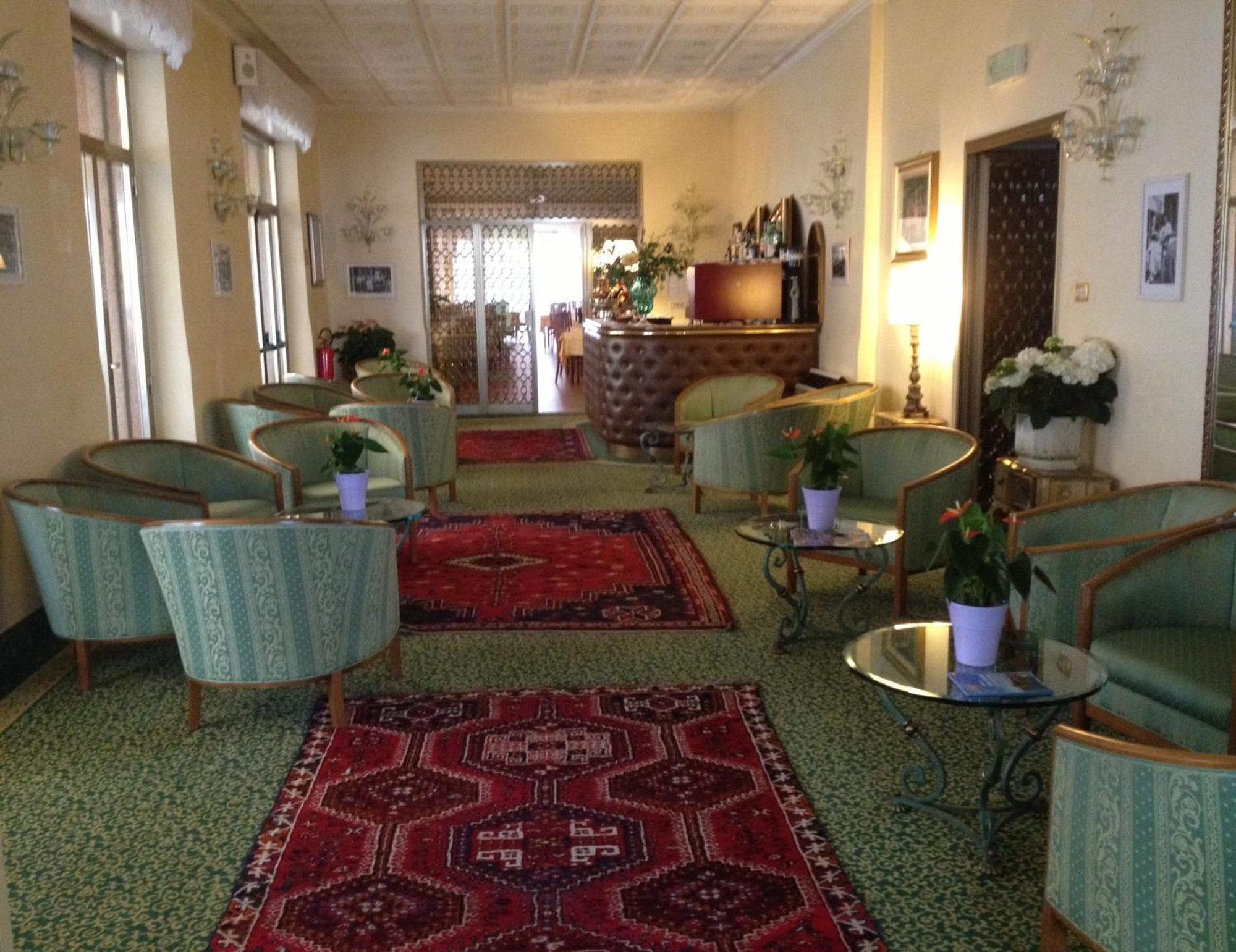 Hotel Diana Градо Экстерьер фото