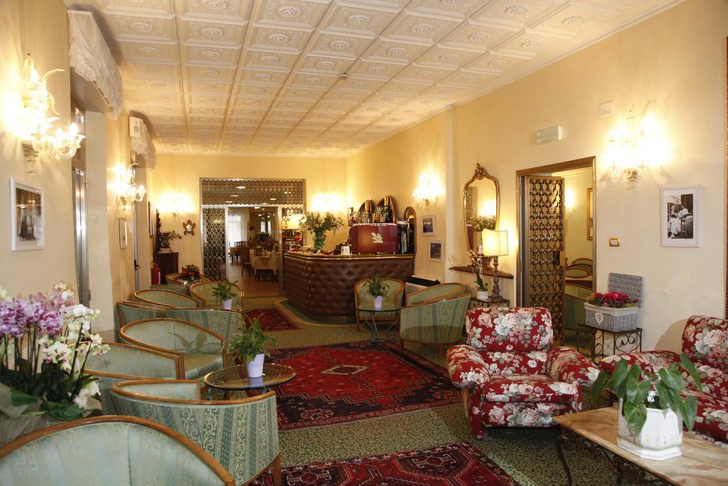 Hotel Diana Градо Экстерьер фото